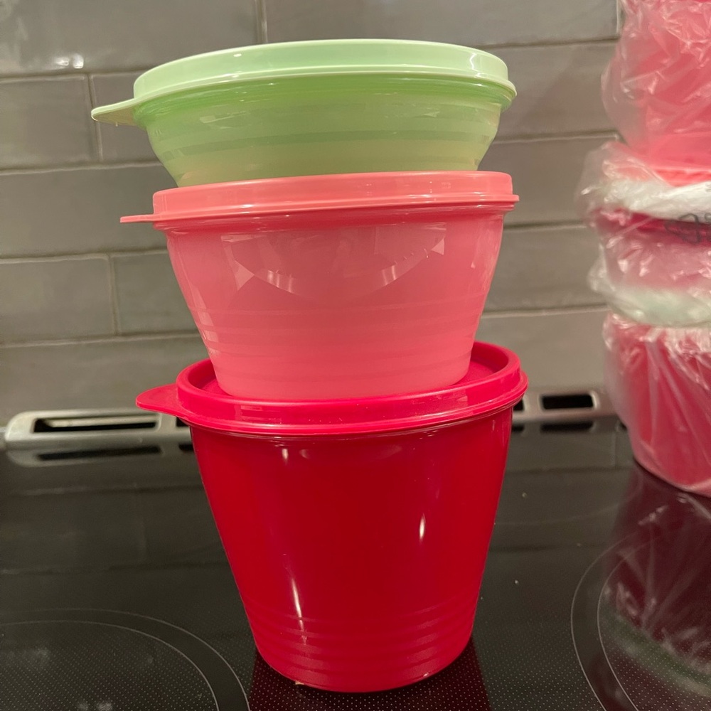 New Tupperware Classic Bowl small set